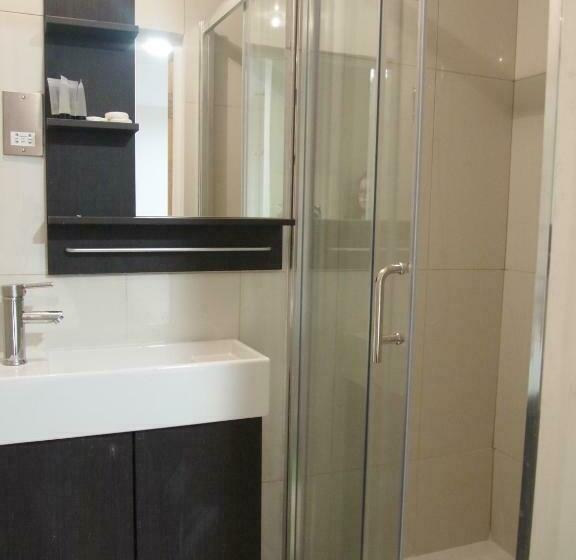 غرفة قياسية ثلاثية, Earls Court Garden