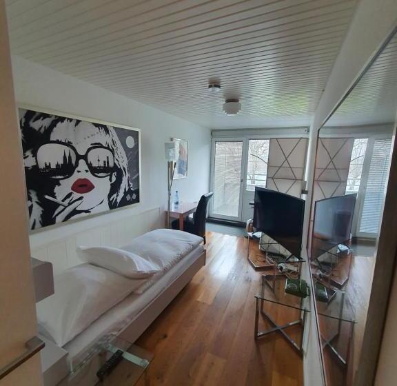 豪华单人间, Freiheit