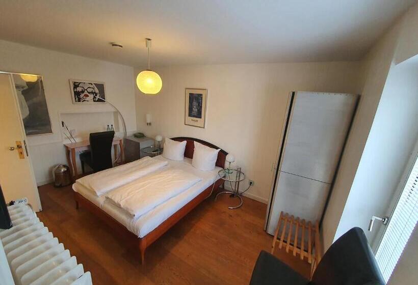 豪华房间, Freiheit