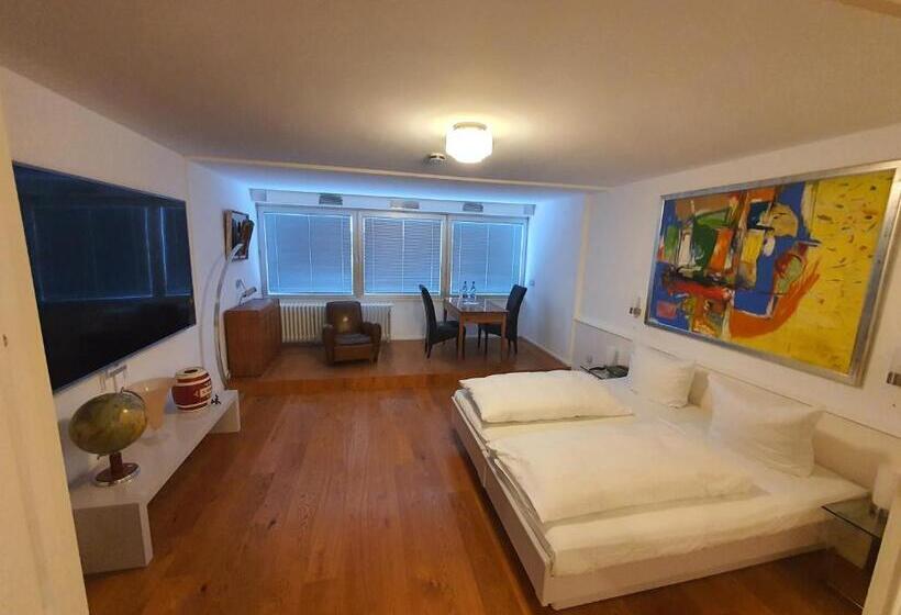 豪华工作室, Freiheit