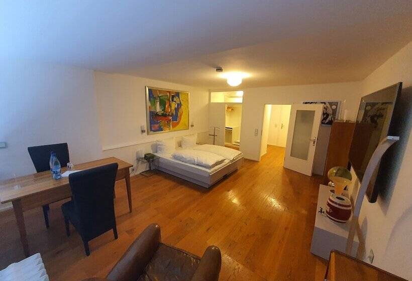 豪华工作室, Freiheit