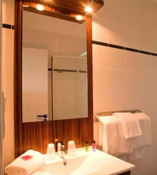 اتاق سه نفره سوپریور با چشمانداز دریا, Hôtel Beau Rivage