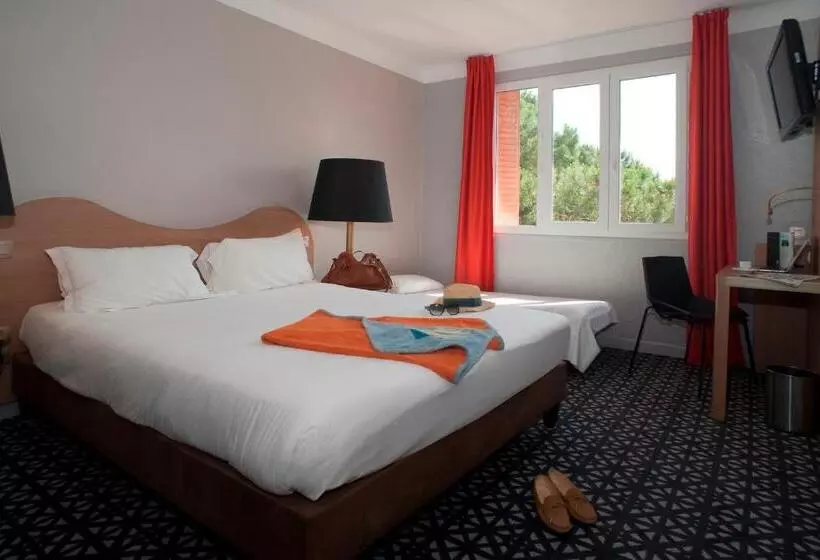اتاق سه نفره سوپریور با چشمانداز دریا, Hôtel Beau Rivage