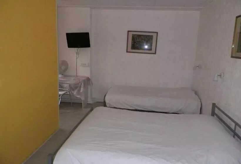 Standard Kolmen Hengen Huone, Hôtel Du Commerce