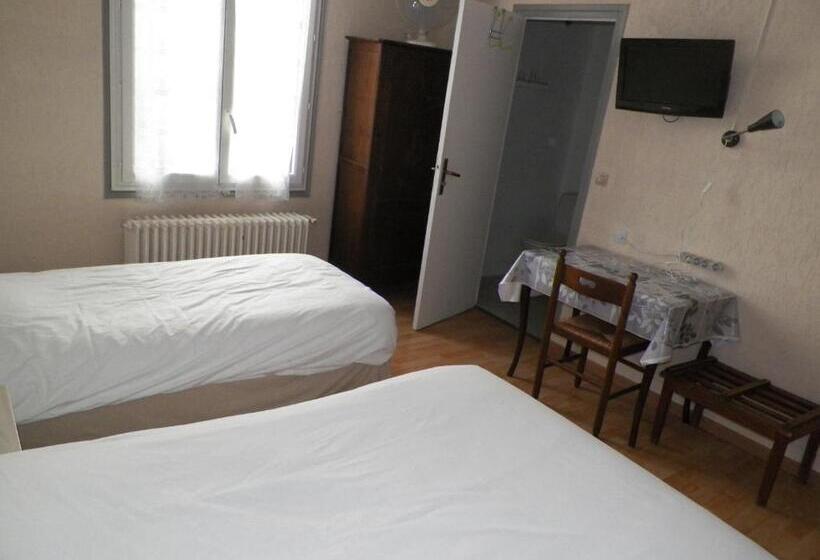 标准三人间, Hôtel Du Commerce