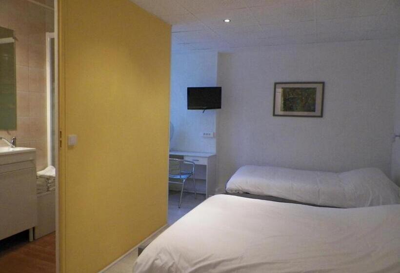 标准三人间, Hôtel Du Commerce