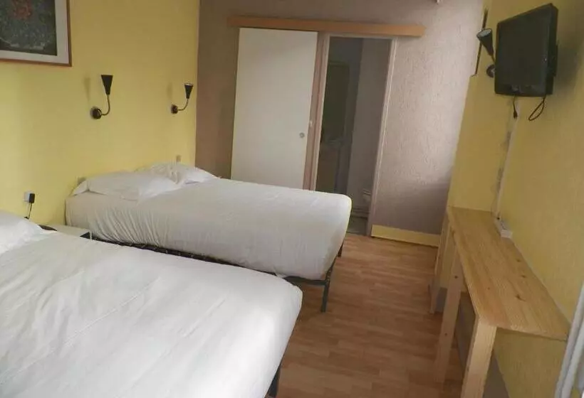 Standard Neljän Hengen Huone, Hôtel Du Commerce