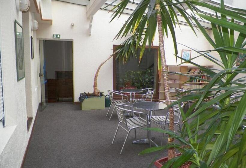 经济房, Hôtel Du Commerce