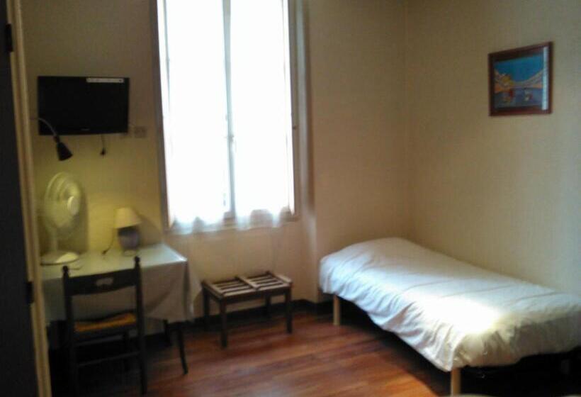 家庭间, Hôtel Du Commerce