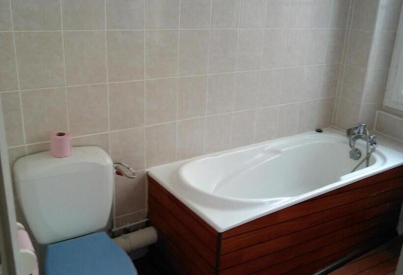 家庭间, Hôtel Du Commerce