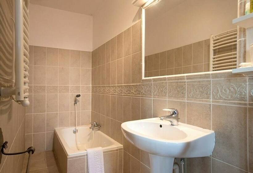 غرفة كومفورت, La Gremelle