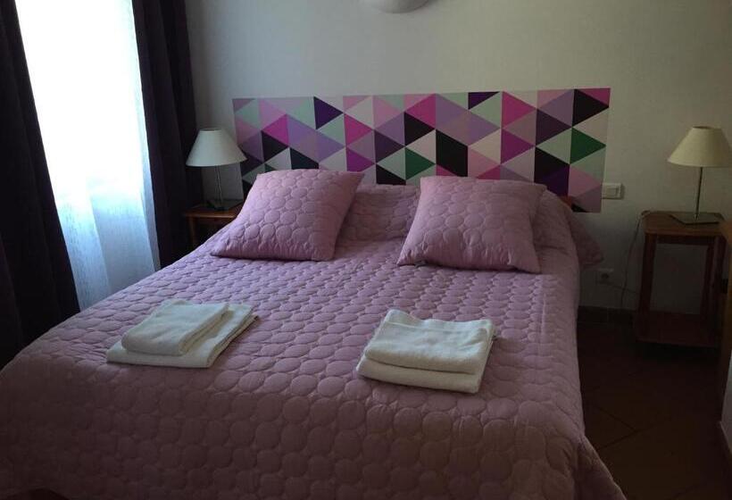 חדר סטנדרט לשלושה, La Bastide