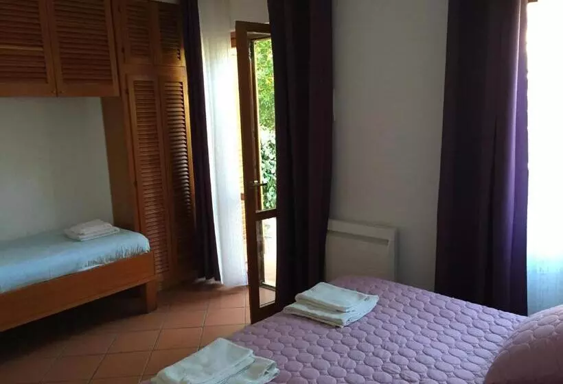 اتاق استاندارد سه نفره, La Bastide