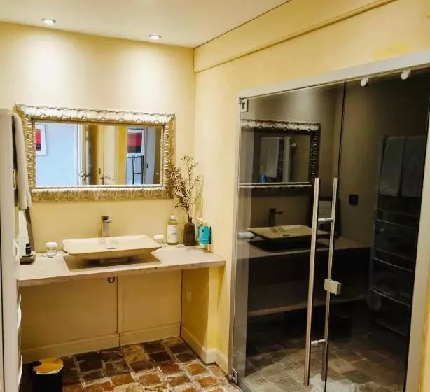 ویلای یک اتاق خوابه با استخر شنا, Le Manoir Des Impressionnistes   Bord De Mer