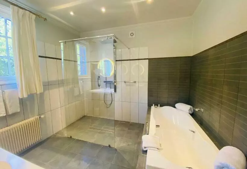 اتاق لوکس با چشم‌انداز دریا, Le Manoir Des Impressionnistes   Bord De Mer