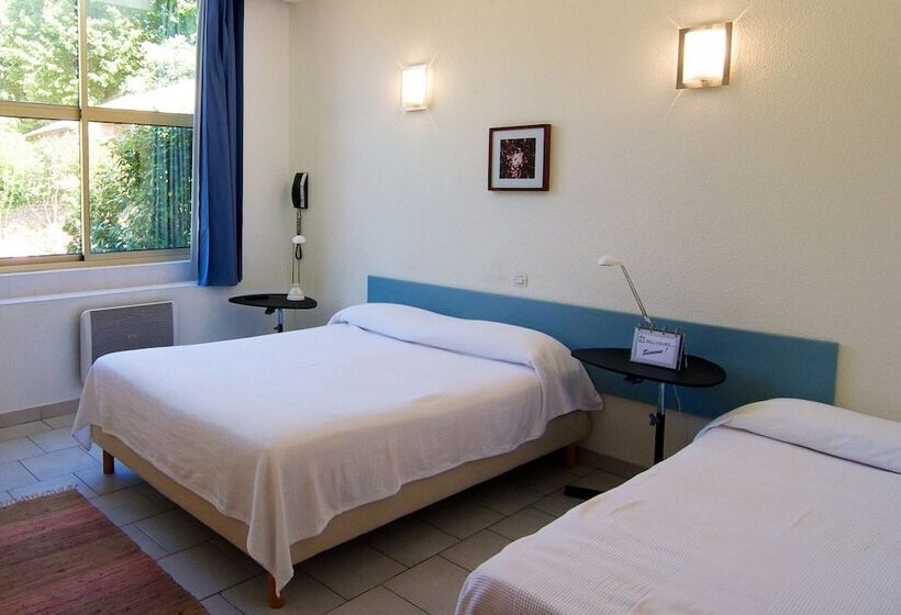 חדר סטנדרט לשלושה, Les Bellugues