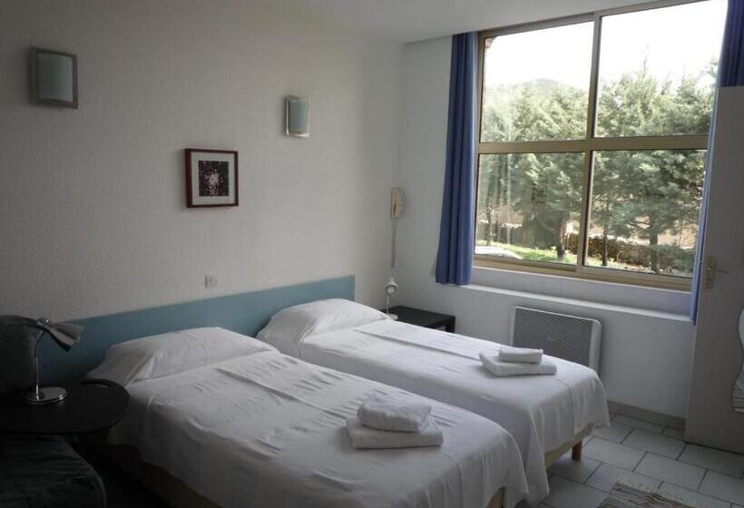 חדר קלאסי לשלושה, Les Bellugues