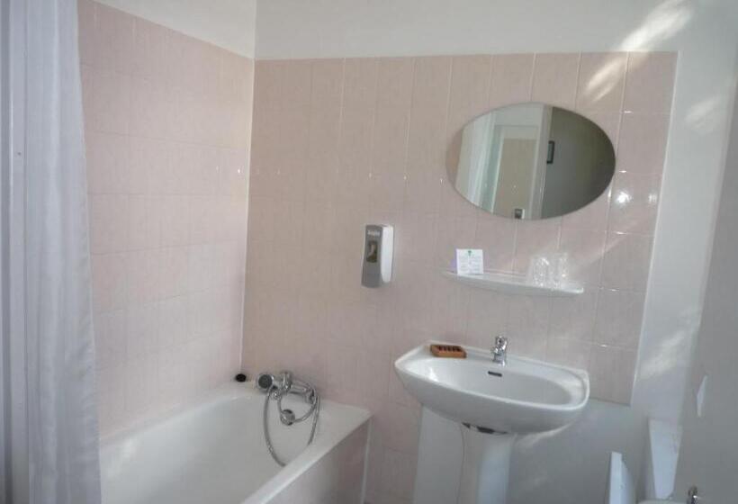 חדר משפחתי, Les Bellugues