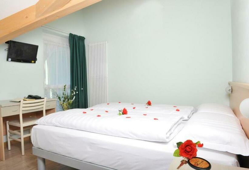 חדר סטנדרט לשלושה עם מרפסת, Garni Maria