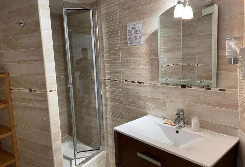 带花园景观的标准三人间, Cap Riviera Hotel & Restaurant Saint Aygulf