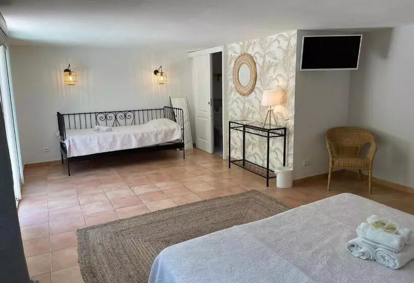 سوئیت جونیور با چشم‌انداز باغ, Cap Riviera Hotel & Restaurant Saint Aygulf