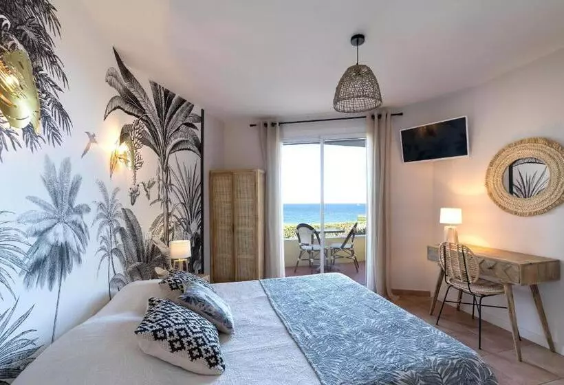 اتاق استاندارد با تراس و چشم‌انداز دریا, Cap Riviera Hotel & Restaurant Saint Aygulf