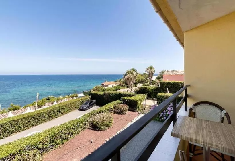 اتاق استاندارد با تراس و چشم‌انداز دریا, Cap Riviera Hotel & Restaurant Saint Aygulf