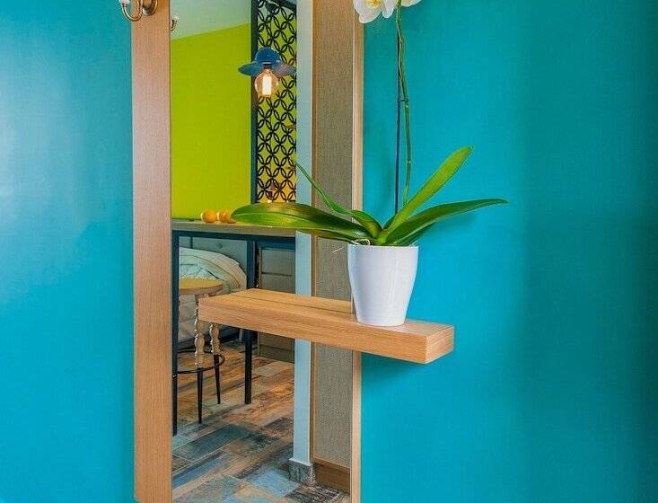 Студия Стандарт, Thalassokipos