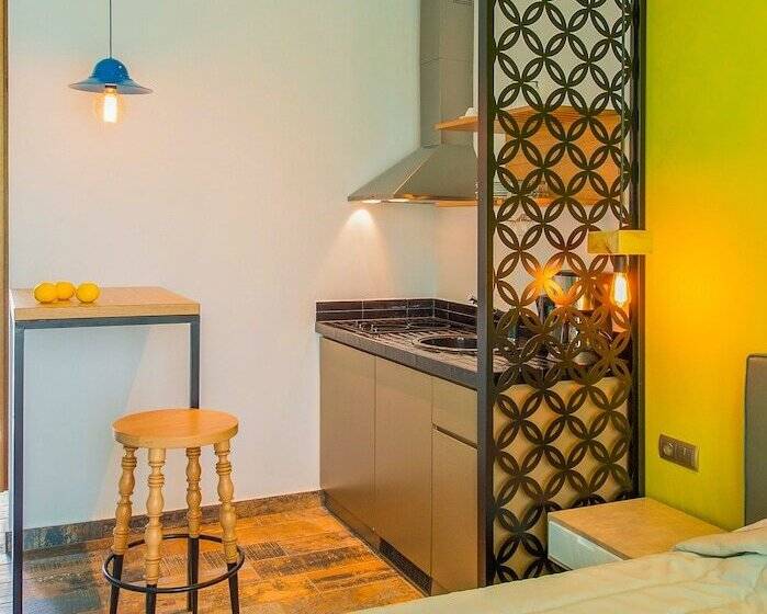 Студия Стандарт, Thalassokipos