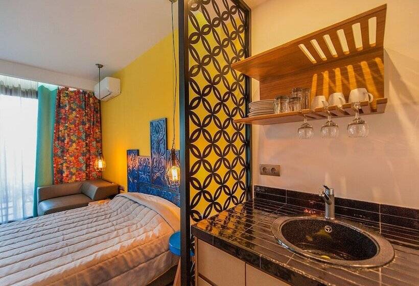 Студия Стандарт, Thalassokipos