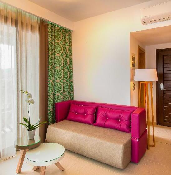 Полулюкс, Thalassokipos