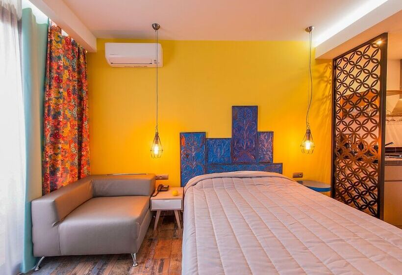 Студия Стандарт, Thalassokipos