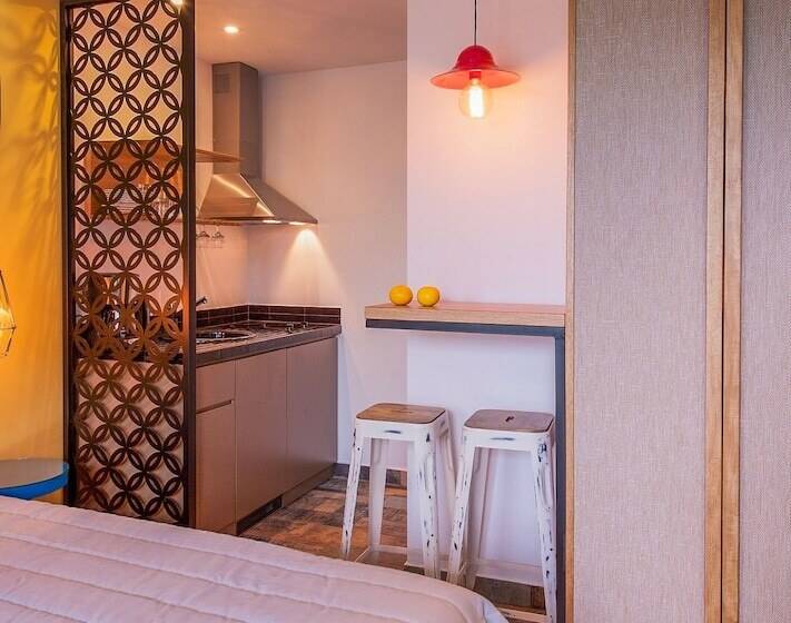 Студия Стандарт, Thalassokipos