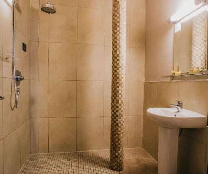 标准间, The Duke Of Edinburgh Hotel & Bar