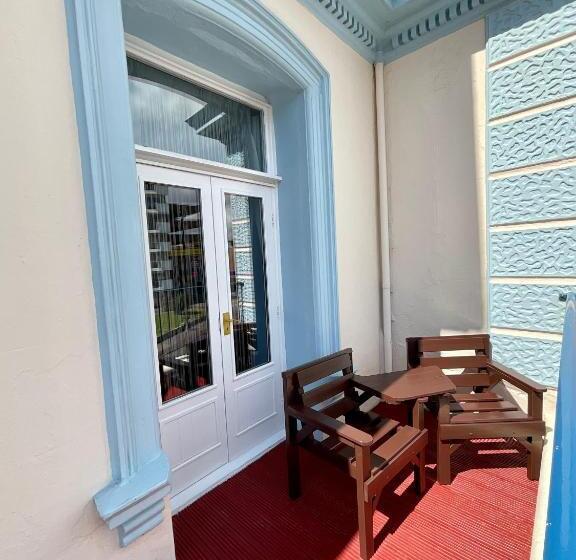 デラックススイート, Vernon Guesthouse