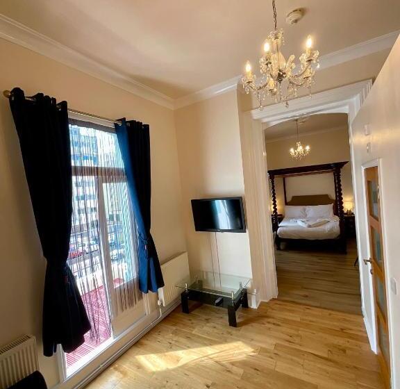 デラックススイート, Vernon Guesthouse