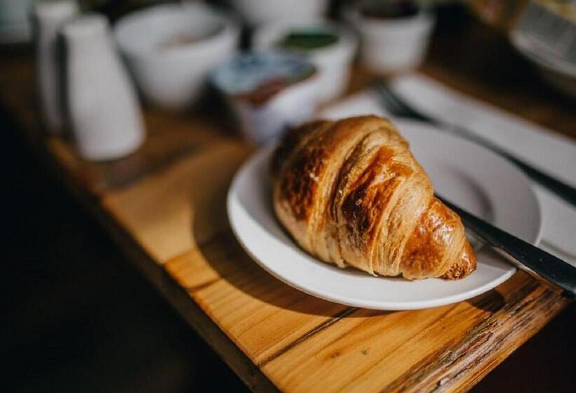 高级大房间, The Duke Of Edinburgh Hotel & Bar