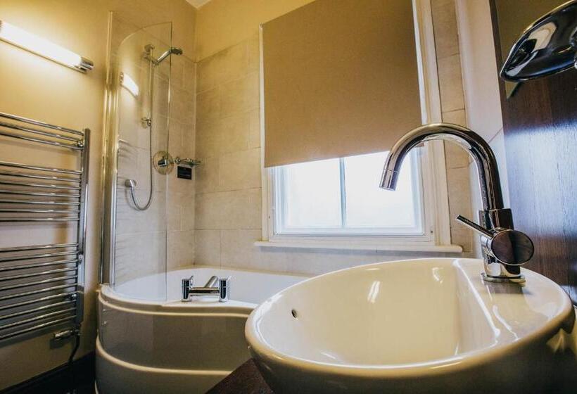 家庭间, The Duke Of Edinburgh Hotel & Bar