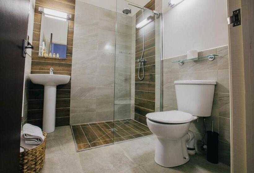 高级大房间, The Duke Of Edinburgh Hotel & Bar