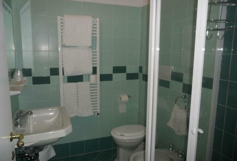 اتاق استاندارد یک نفره, Albergo Giugni