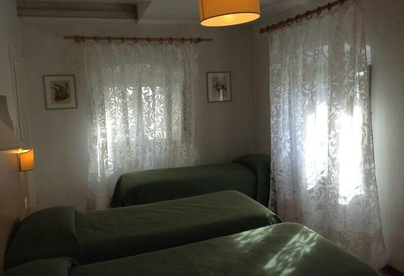 اتاق استاندارد سه نفره, Albergo Giugni