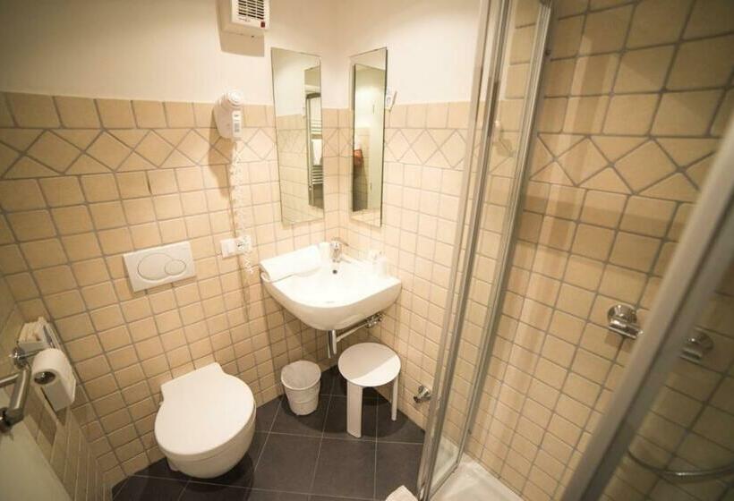 غرفة قياسية, Due Spade