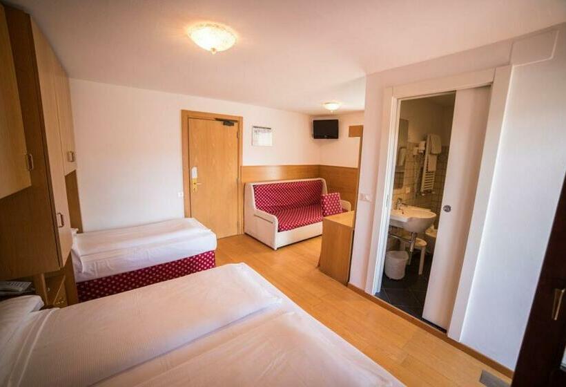 غرفة قياسية رباعية, Due Spade