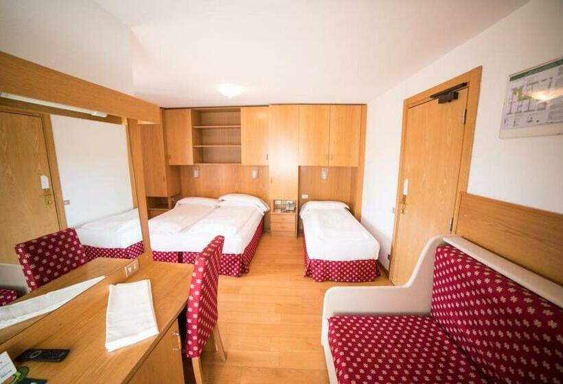 غرفة قياسية رباعية, Due Spade