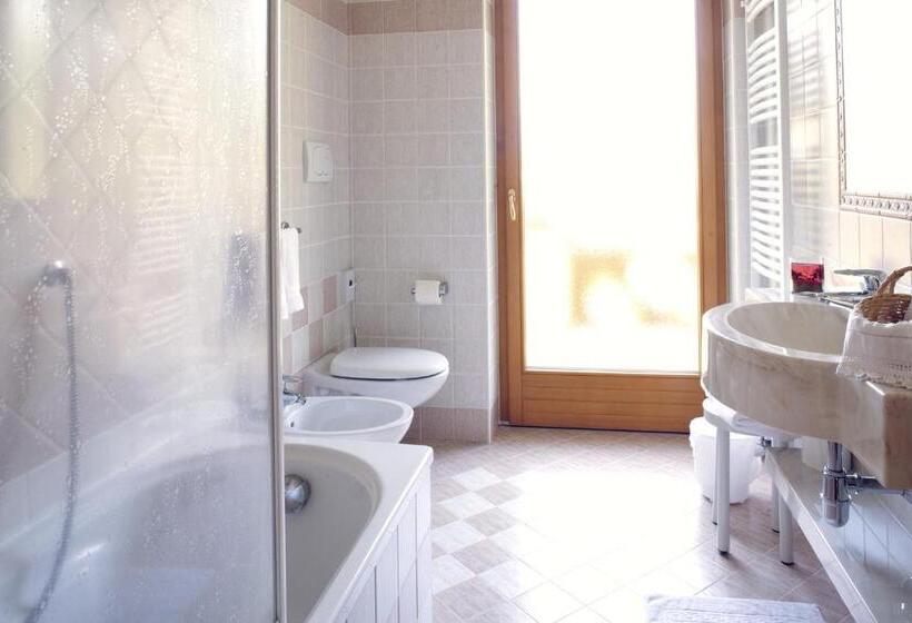 חדר סופריור, Almazzago