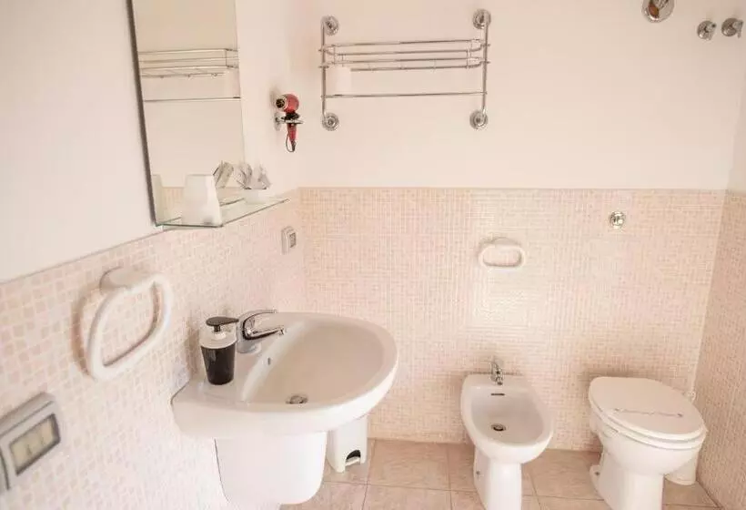 اتاق استاندارد سه نفره, B&b New Triscele