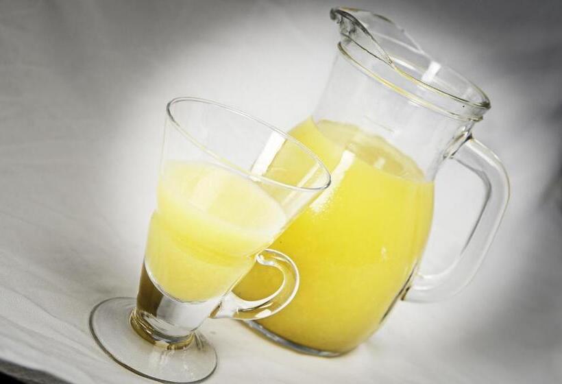 标准三人间, Casa Hellen