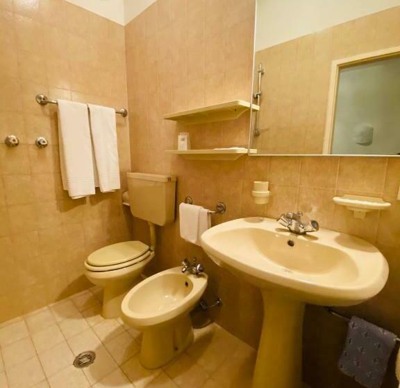 标准三人间, Castiglione