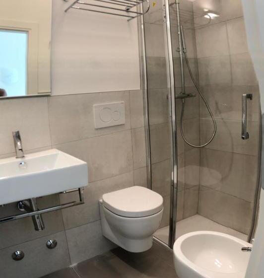 带阳台的三人标准间, Castiglione