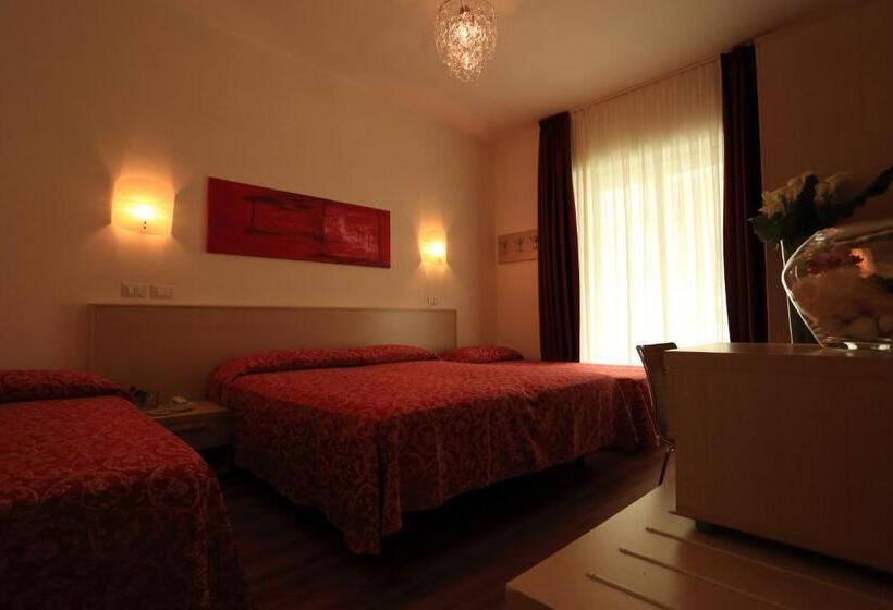 带阳台的三人标准间, Castiglione